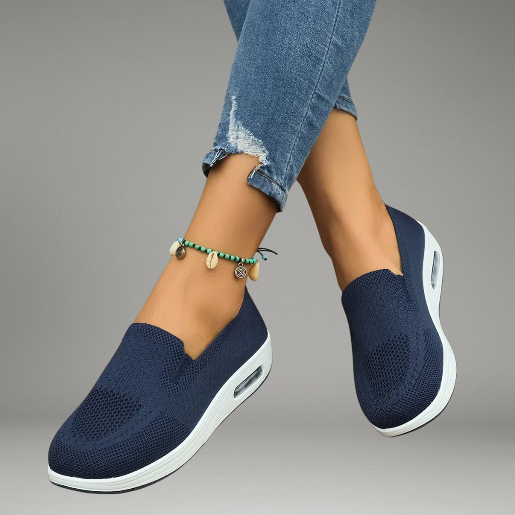 Women’s Platform Sneakers with Lace-Up Closure and Raised Sole