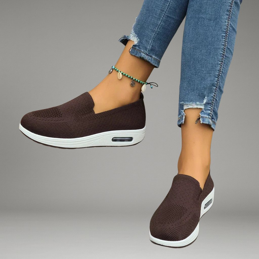 Women’s Platform Sneakers with Lace-Up Closure and Raised Sole