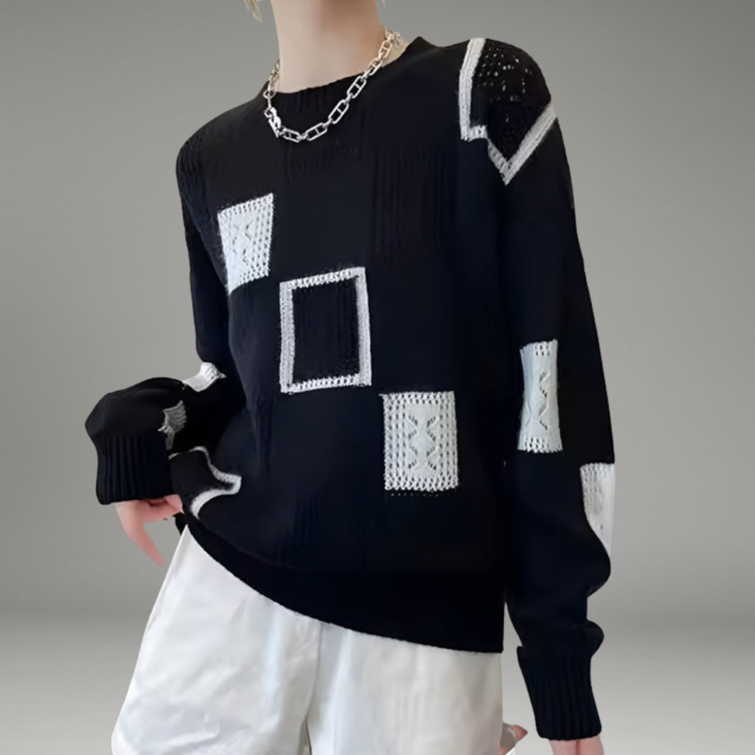 Women’s Top with Round Neckline and Short Sleeves