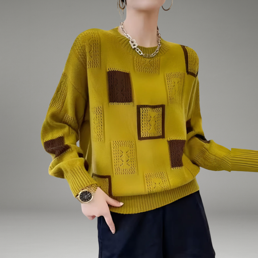 Women’s Top with Round Neckline and Short Sleeves